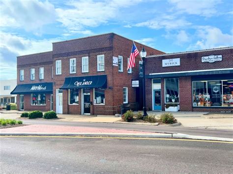 Historic Downtown Brandon, Mississippi (All the Best Things!).
